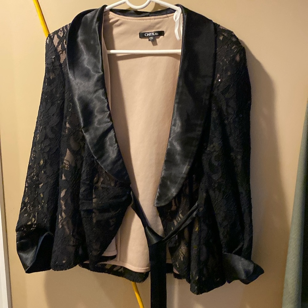 NWOT Women's onyx night black lace blazer size L